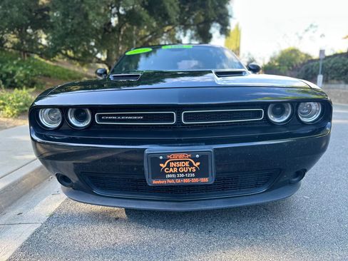 Used 2019 Dodge Challenger SXT image 12