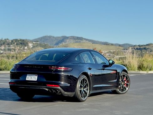 Used 2018 Porsche Panamera Turbo image 9