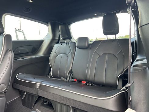 New 2026 Chrysler Pacifica Limited w/ S Appearance Package image 14