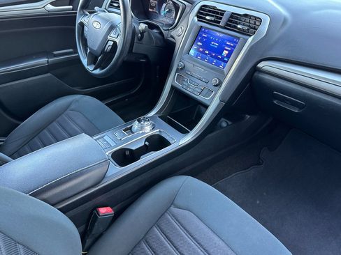 Used 2020 Ford Fusion SE FWD image 19