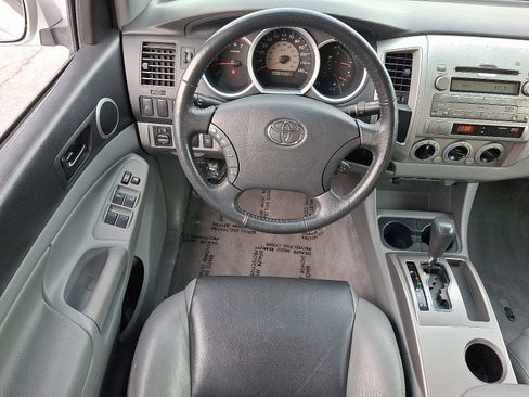 Used 2010 Toyota Tacoma PreRunner image 12