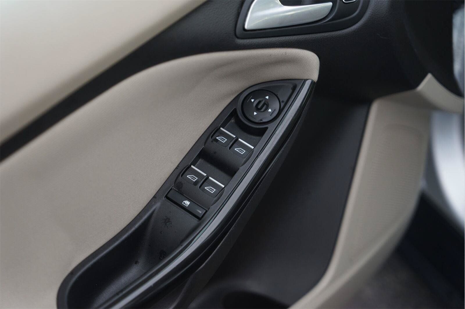 Used 2016 Ford Focus Electric Hatchback FWD image 29