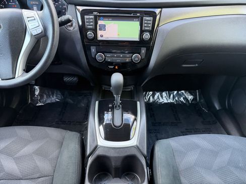 Used 2016 Nissan Rogue SV w/ SV Premium Package AWD/4WD image 16
