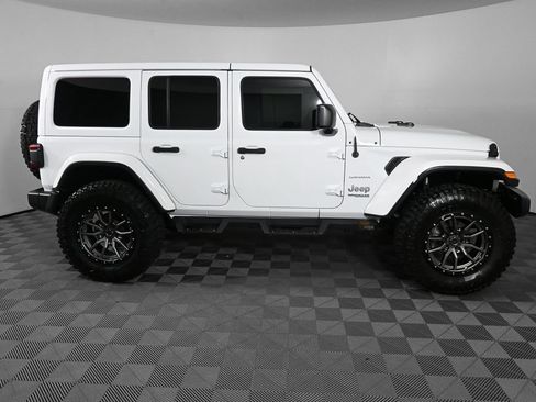 Used 2018 Jeep Wrangler Unlimited Sahara AWD/4WD image 23