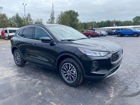 New 2025 Ford Escape SE image 9