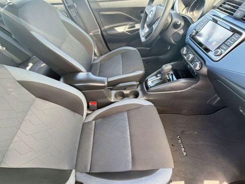 Used 2025 Nissan Versa SV FWD image 35