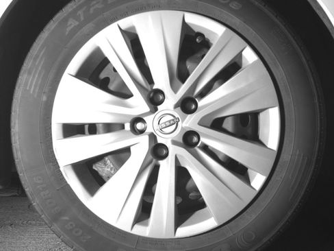 Used 2025 Nissan Sentra S FWD image 13