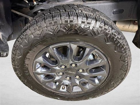 Used 2025 Toyota Tacoma SR5 RWD image 19