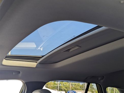 Used 2024 Chevrolet Trax ACTIV w/ Sunroof Package image 21