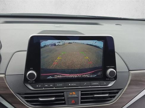 Used 2024 Nissan Altima 2.5 SV image 11