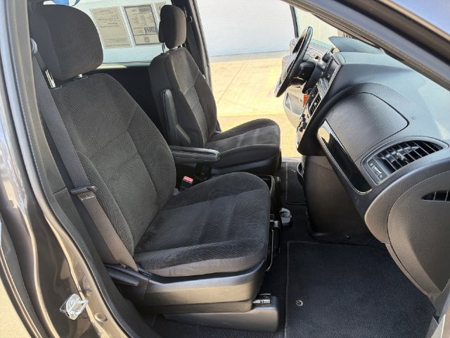 Used 2018 Dodge Grand Caravan SE FWD image 27