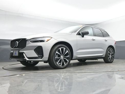 Used 2023 Volvo XC60 B5 Plus w/ Climate Package image 13