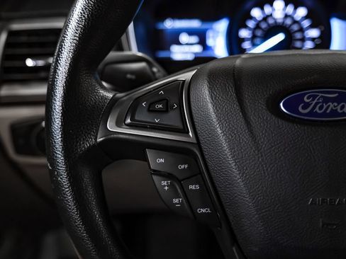 Used 2017 Ford Fusion SE FWD image 15