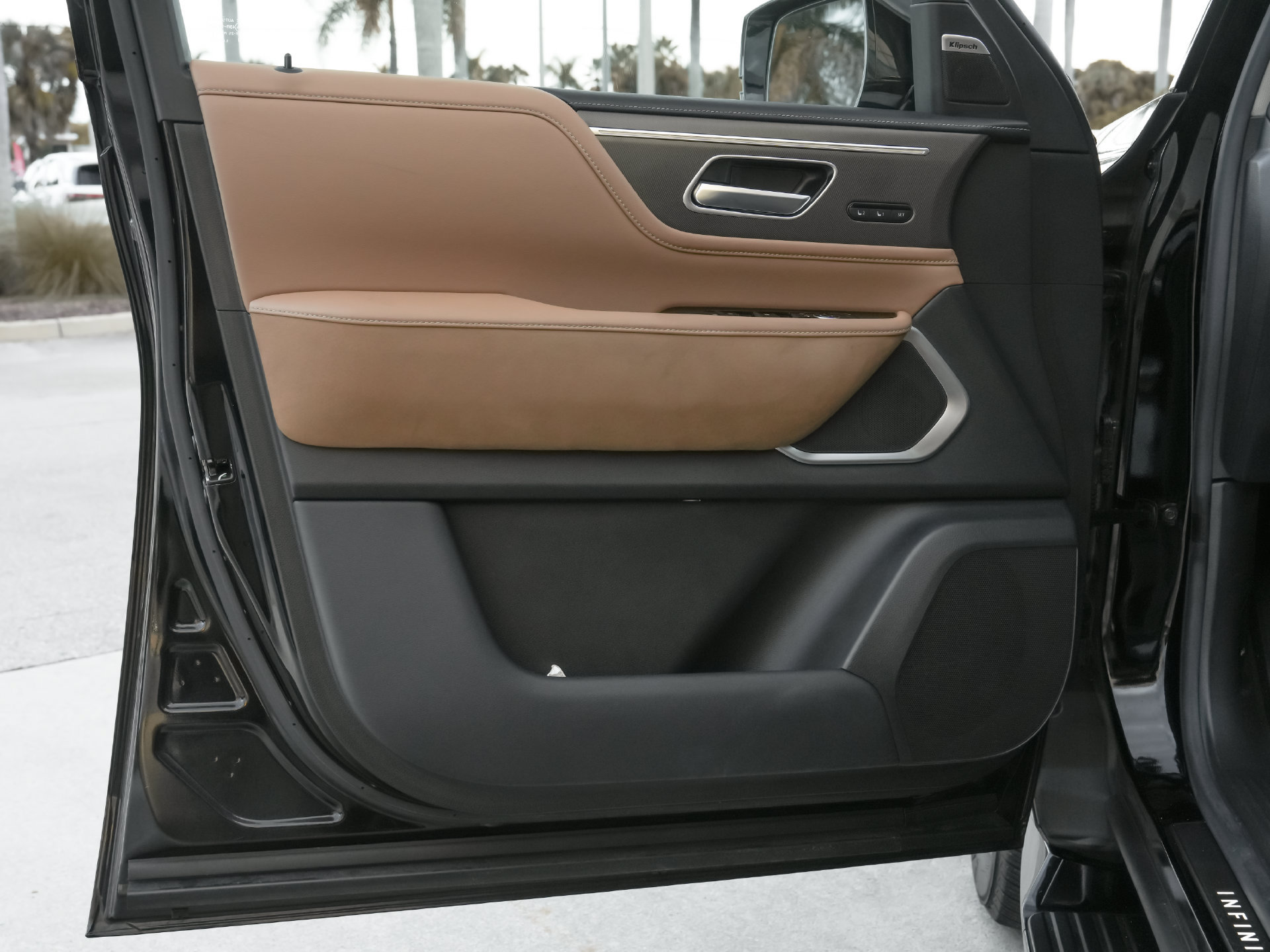 Certified 2025 INFINITI QX80 Luxe RWD image 40