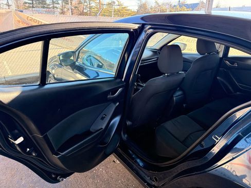 Used 2016 MAZDA MAZDA3 i Sport w/ Preferred Equipment Package image 17