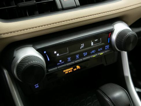 Used 2021 Toyota RAV4 LE w/ Carpet Mat Package (TMS) image 19