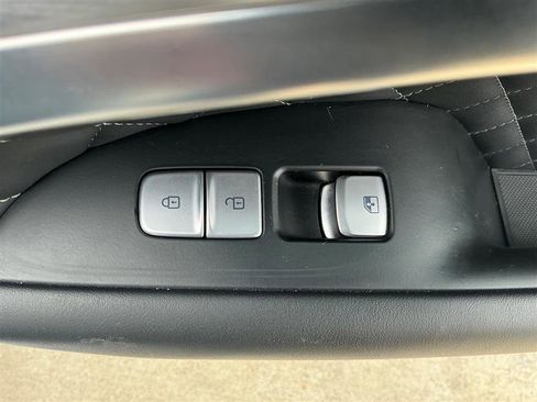 Used 2019 Genesis G70 2.0T Advanced w/ Sport Package image 37