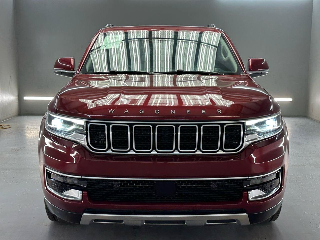 Used 2022 Jeep Wagoneer Series III w/ Premium Group I AWD/4WD image 2