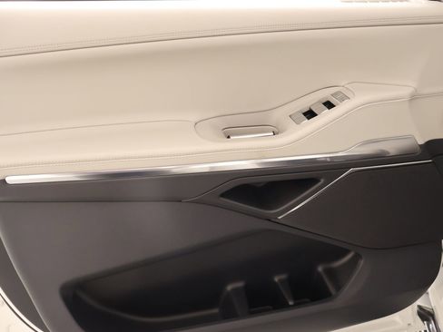 New 2026 Lincoln Navigator Premiere AWD/4WD image 16