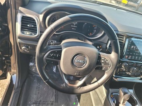 Used 2021 Jeep Grand Cherokee Laredo X image 30