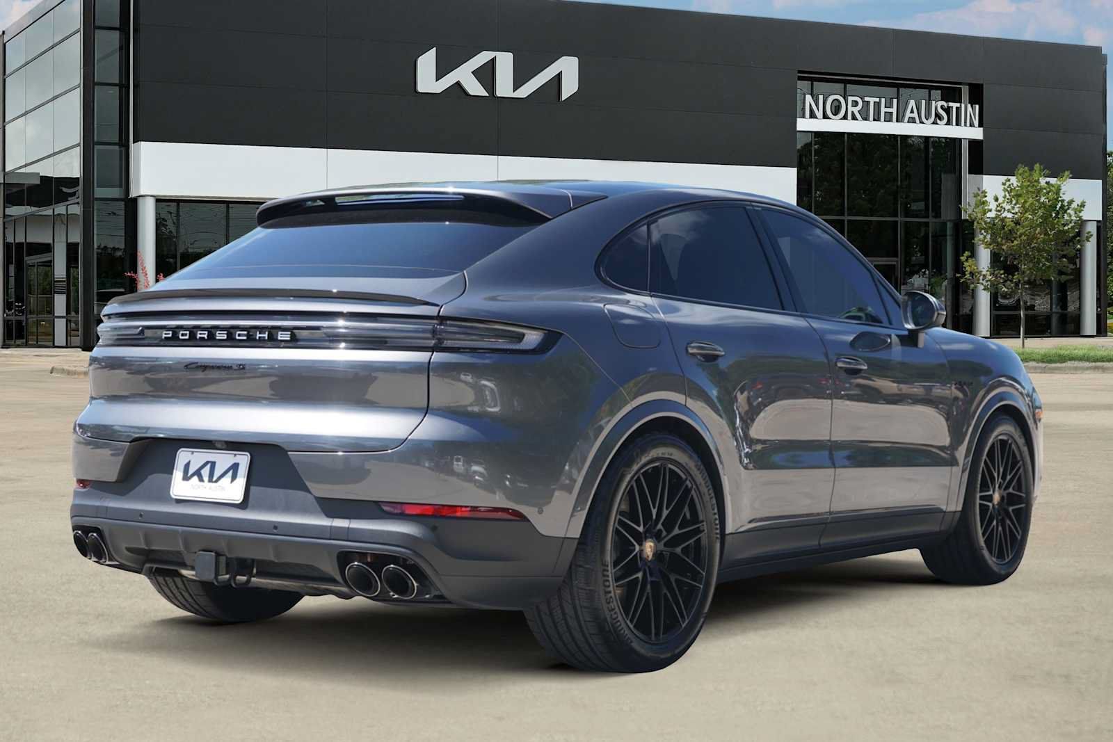 Used 2025 Porsche Cayenne S AWD/4WD image 5