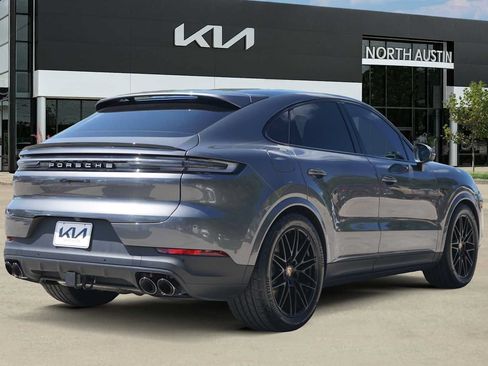 Used 2025 Porsche Cayenne S AWD/4WD image 5