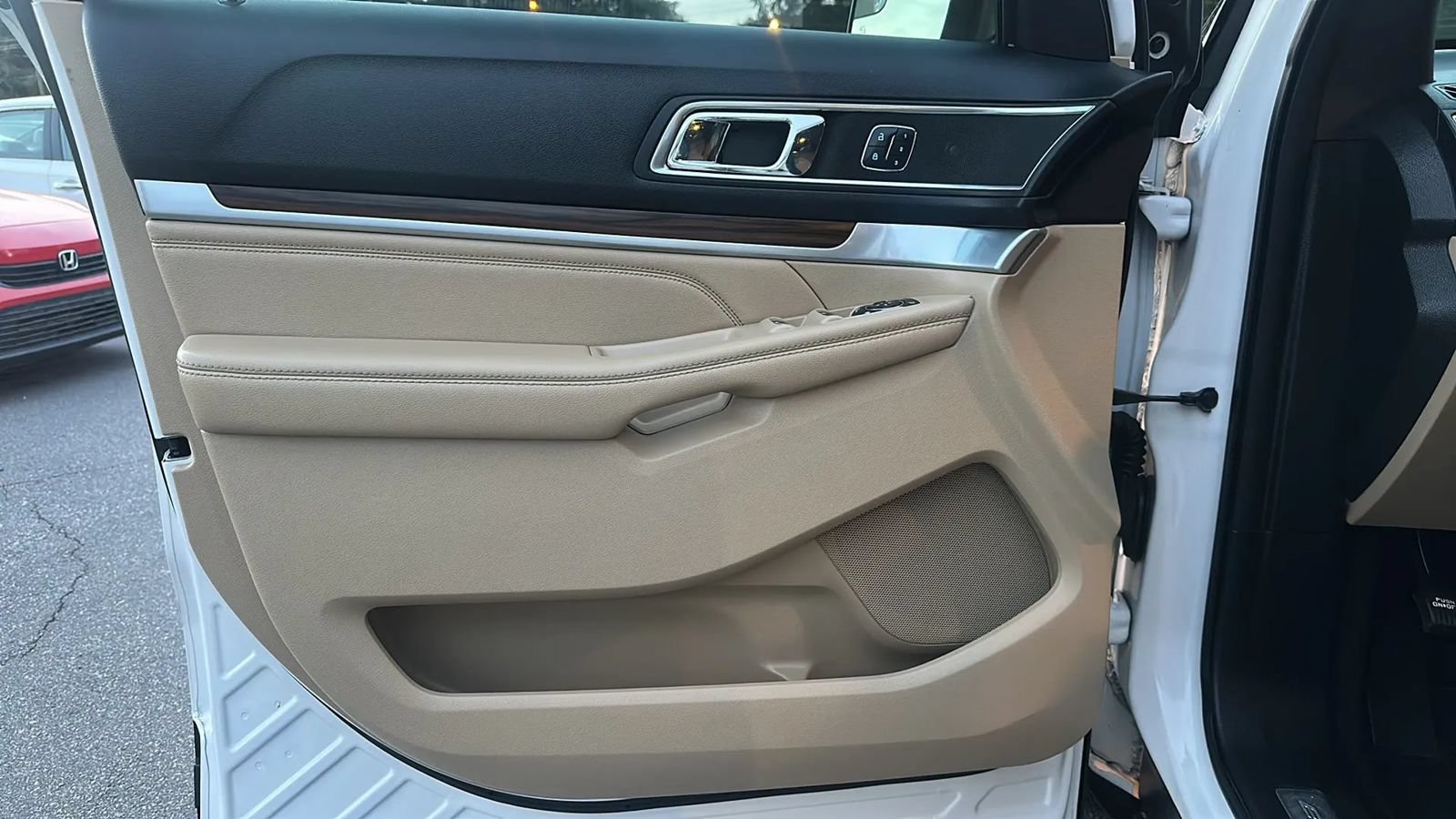 Used 2016 Ford Explorer Limited FWD image 27