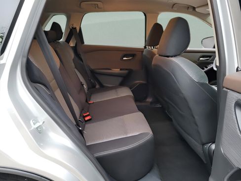 Used 2023 Nissan Rogue SV image 10