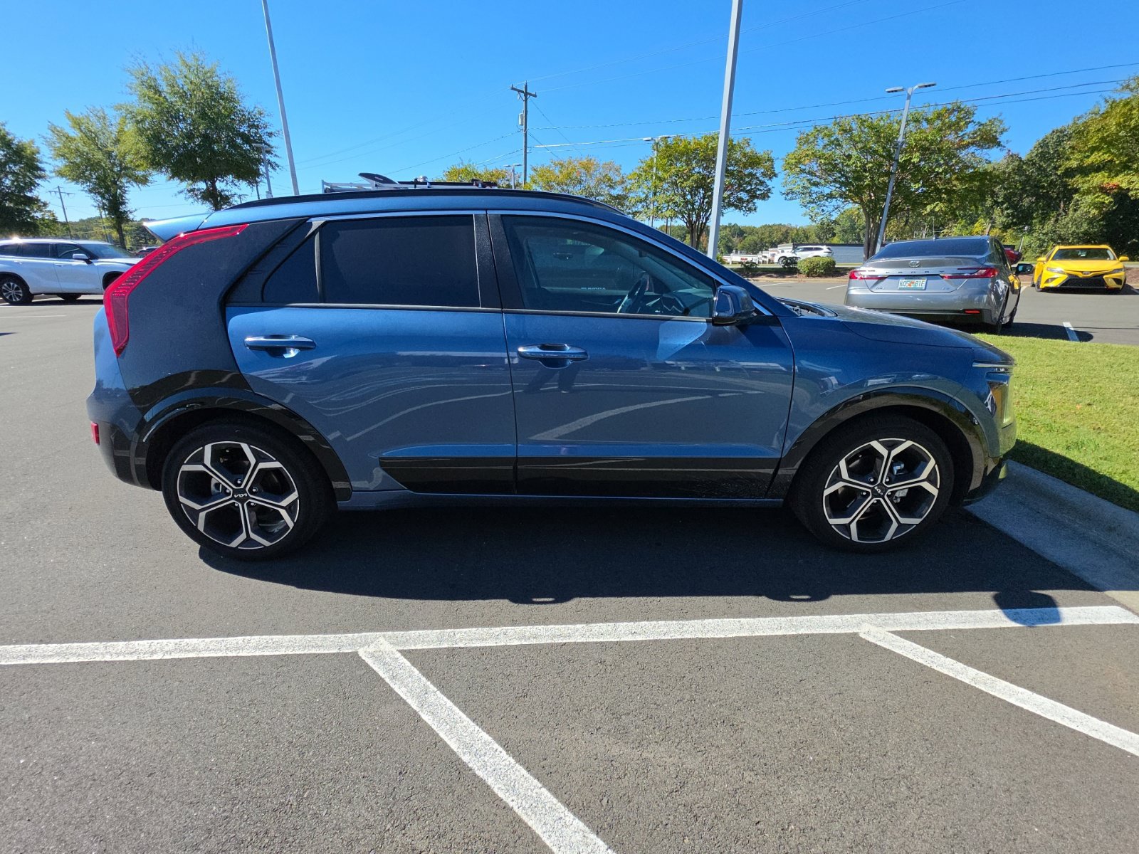 Used 2024 Kia Niro SX Touring FWD image 16