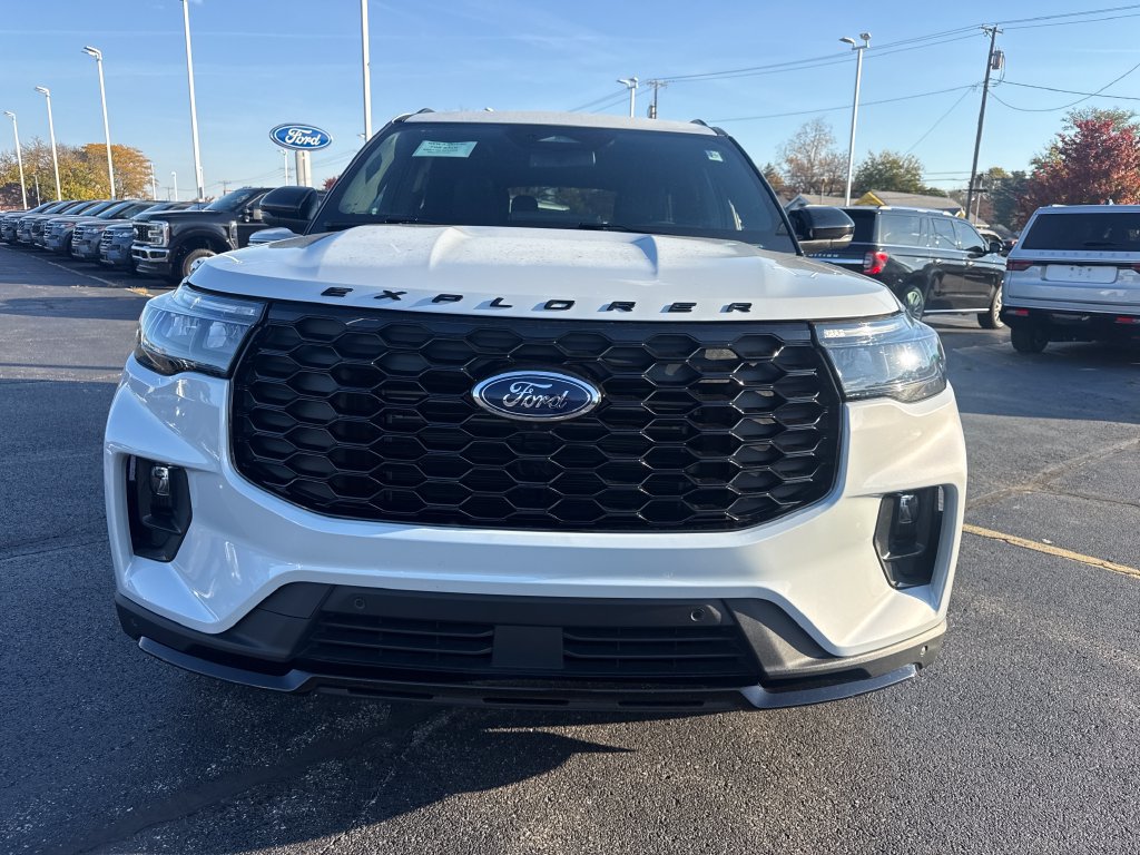 Used 2026 Ford Explorer ST-Line w/ ST-Line Street Pack AWD/4WD image 4