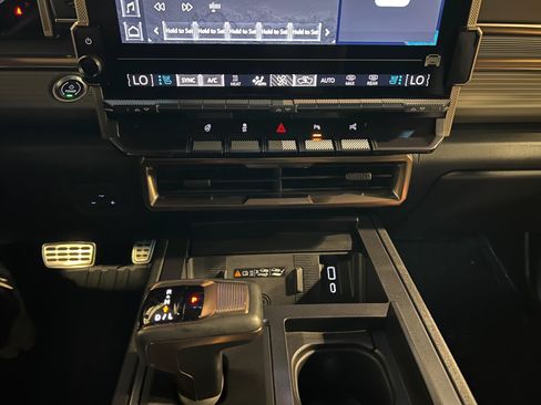Used 2025 GMC Hummer EV 3X w/ LPO, Sport Package AWD/4WD image 19