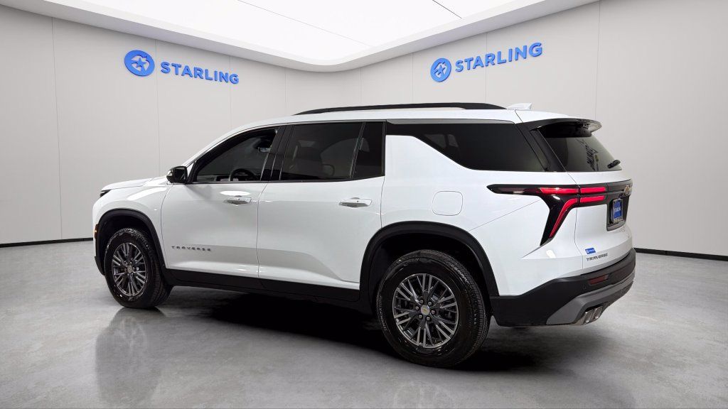 Used 2026 Chevrolet Traverse LT w/ Driver Confidence Package FWD image 4
