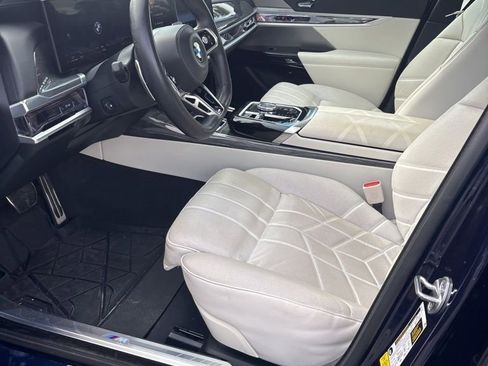 Used 2023 BMW 740i RWD image 1