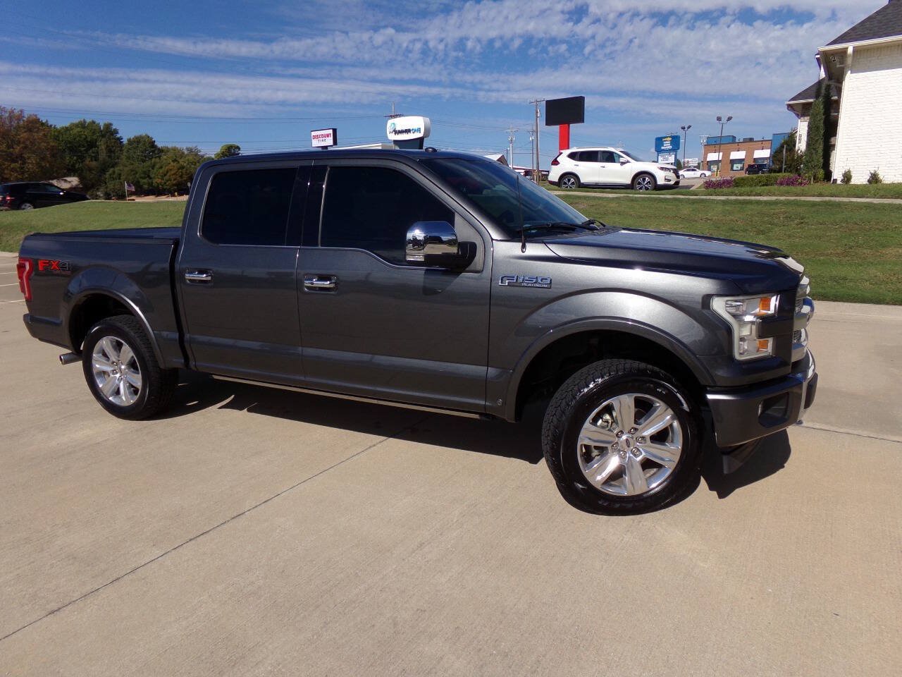 Used 2017 Ford F150 Platinum w/ Equipment Group 701A Luxury AWD/4WD image 5