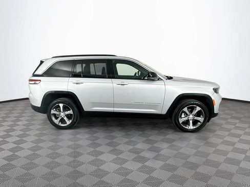 Certified 2024 Jeep Grand Cherokee Limited AWD/4WD image 14