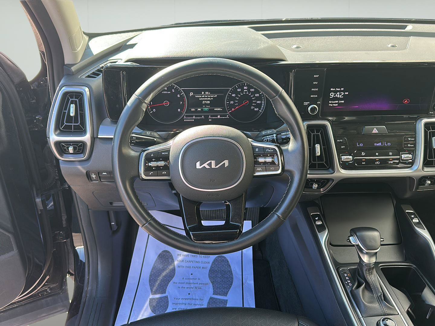 Used 2023 Kia Sorento S w/ Panoramic Sunroof Package FWD image 9