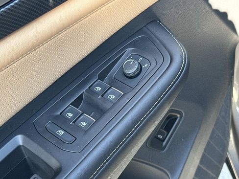 Certified 2025 Volkswagen Atlas Cross Sport SEL R-Line image 17