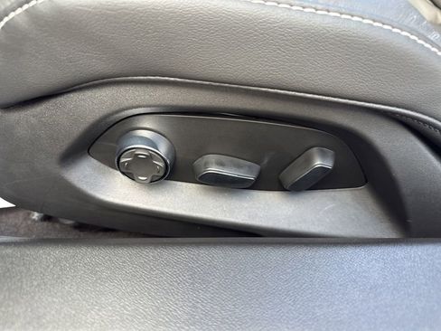 Used 2023 Chevrolet Corvette Stingray Premium Conv w/ Z51 Performance Package image 22