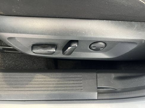 Used 2025 Nissan Rogue SV AWD/4WD image 22