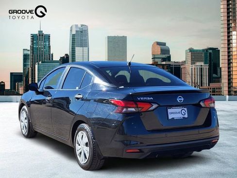 Used 2020 Nissan Versa S FWD image 3