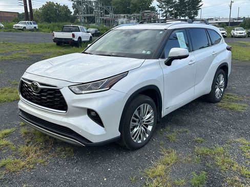 Used 2025 Toyota Highlander Platinum AWD/4WD image 4