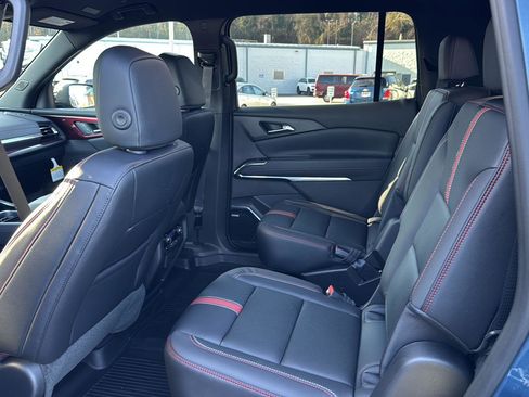 New 2026 Chevrolet Traverse RS w/ LPO, Floor Liner Package FWD image 9