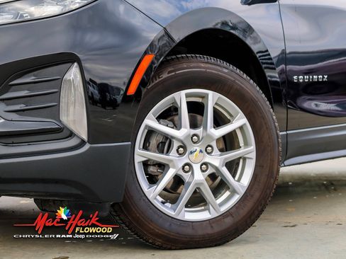 Used 2023 Chevrolet Equinox LT image 2