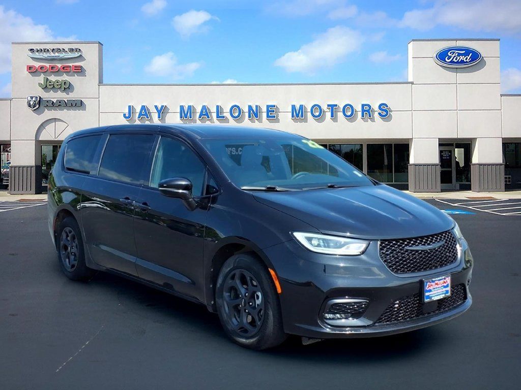 Used 2022 Chrysler Pacifica Touring-L w/ S Appearance Package FWD image 9