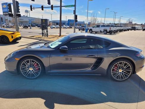 Used 2018 Porsche 718 Cayman S image 2