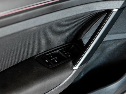 Used 2018 Volkswagen GTI SE FWD image 38