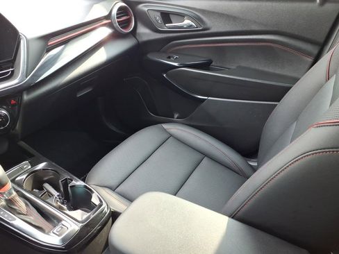 Used 2025 Chevrolet Trax RS w/ Sunroof Package FWD image 12