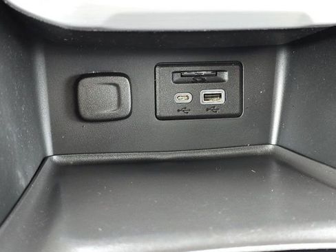 Used 2023 GMC Acadia SLE w/ Driver Convenience Package image 16