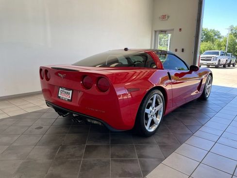 Used 2005 Chevrolet Corvette Coupe w/ Preferred Equipment Group RWD image 5
