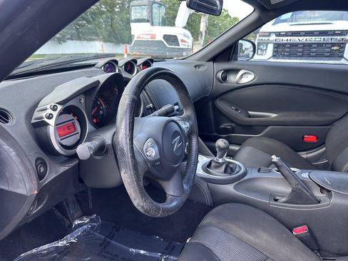 Used 2009 Nissan 370Z Coupe w/ Sport Pkg RWD image 12